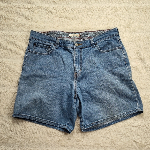 Levi's Pants - Levi's 550 Relax Shorts Women's Size 18 Denim Blue Jean